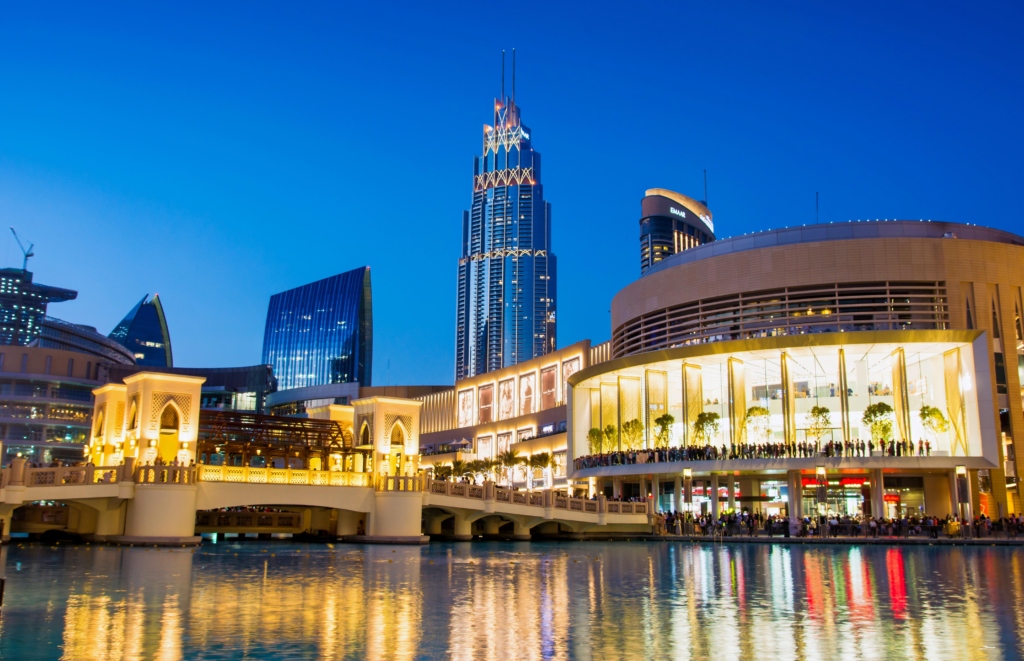 Dubai mall surroundings